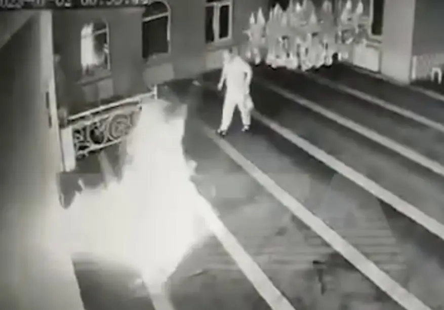 Rossiyadagi masjidda erkak Qur’on nusxalarini yoqib yubordi (video) 