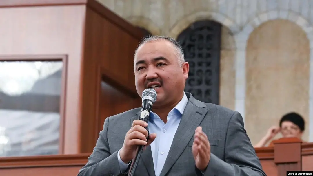 Cпикер парламента ЖК требует отставки всего Конституционного суда, из-за «неправильного решения по матчеству»