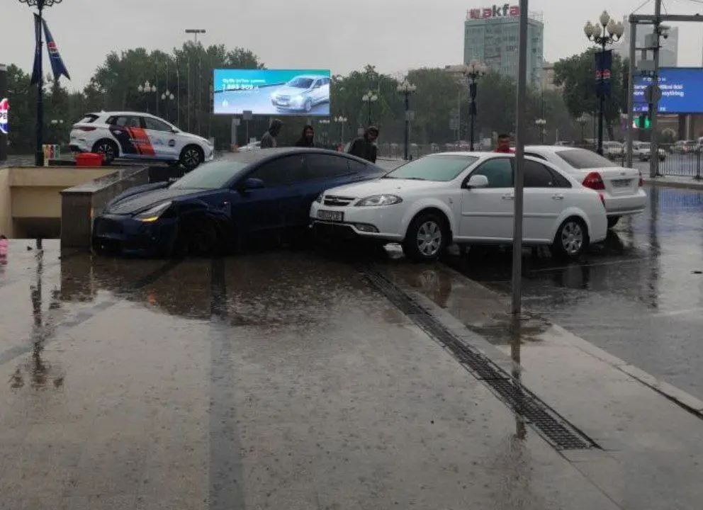 Toshkentda Tesla hamda Lacetti ishtirokida YTH sodir bo‘ldi