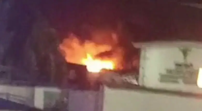 Andijondagi zavodda sodir bo‘lgan yong‘in bir soatda o‘chirildi (video) 