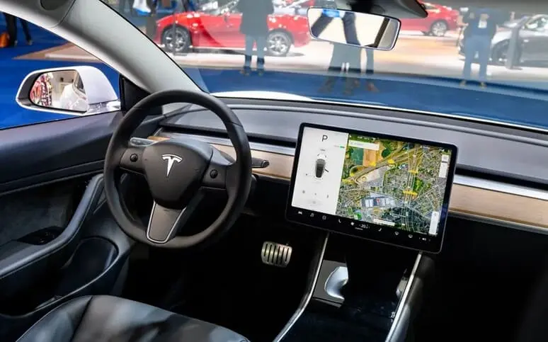 AQSHda o‘lim bilan tugagan YTH sabab 2,5 mlnga yaqin Tesla avtomobili qayta tekshiriladi