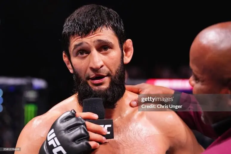 UFC жангчиси Ҳамзат Чимаев: “Шон, Дрикус ёки Адесаня — кейинги рақибим ким бўлиши аҳамиятсиз. Мен пул ва камар учун жанг қиламан”