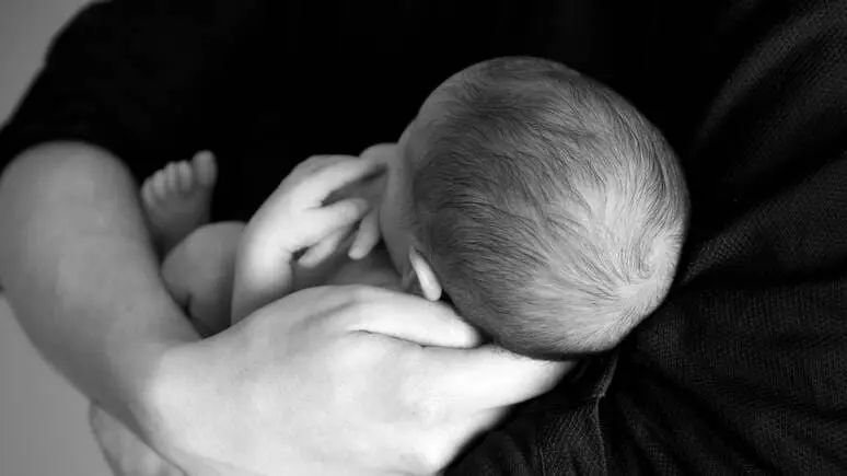 Rossiyada o‘zbekistonlik ayolning bolasi noma’lum sharoitda vafot etdi 