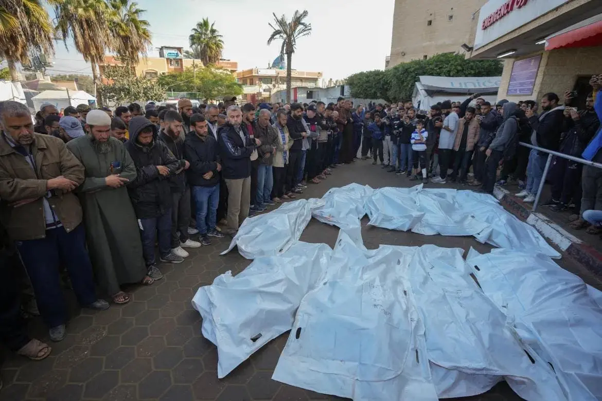 Isroil G‘azodagi maktabga hujum qildi, 15 kishi halok bo‘ldi 