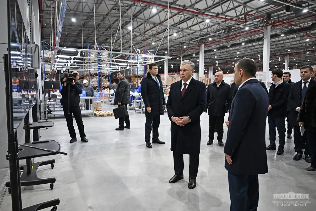 Prezident Zangiotadagi Grand Pharm Logistics Hub logistika markazini borib ko‘rdi