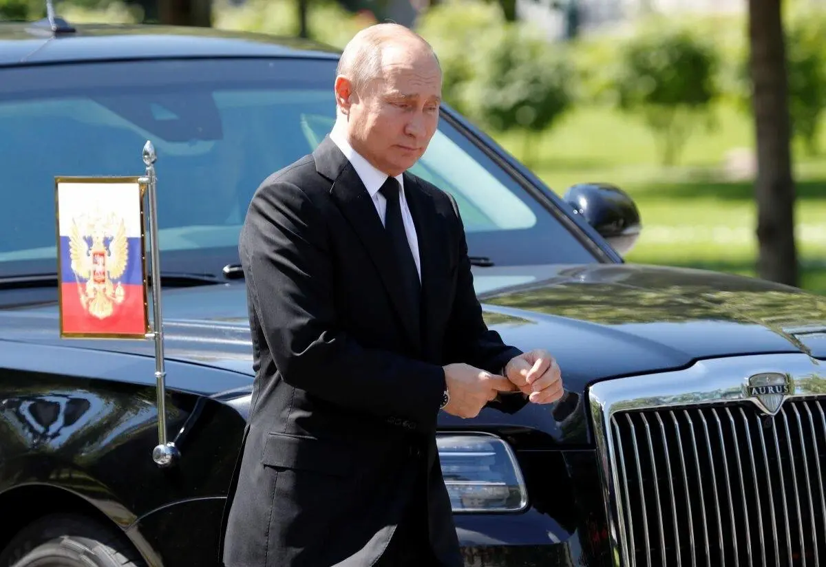 Putin harakatlanadigan Aurus avtomobilining yangi versiyasi ishlab chiqildi (foto) 