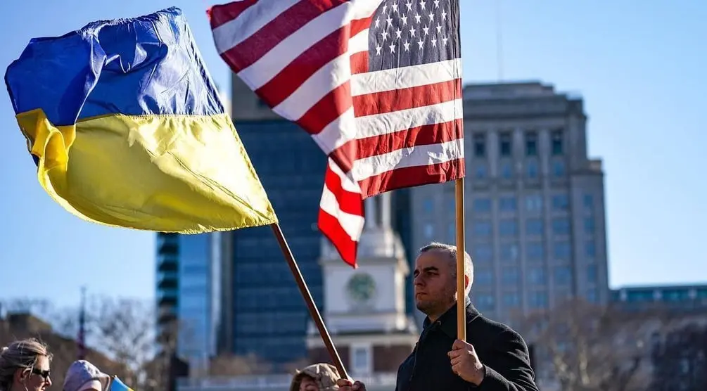 АҚШ Украина фуқароларидан миграция аризаларини қабул қилишни тўхтатди — CBS News
