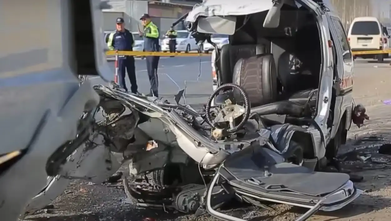 Farg‘onadagi avtohalokatda Damas ikkiga bo‘linib ketdi (video)