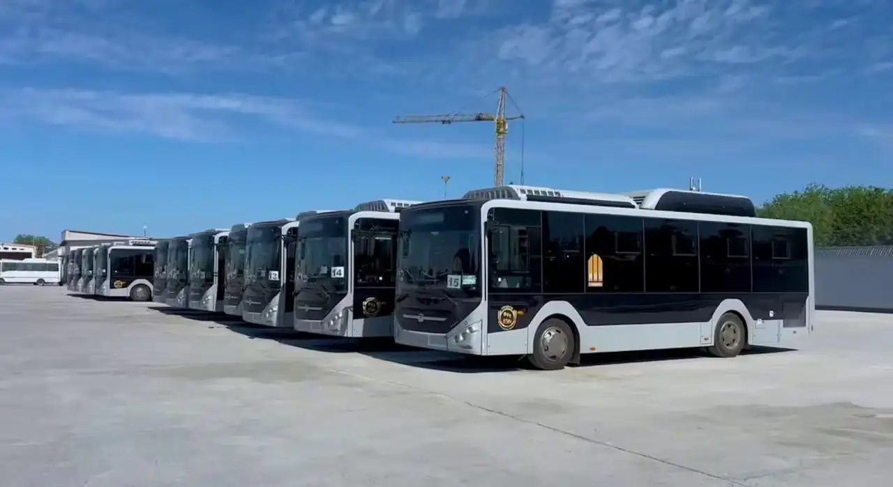 Urganchga Xitoydan 30 ta zamonaviy avtobus olib kelindi 