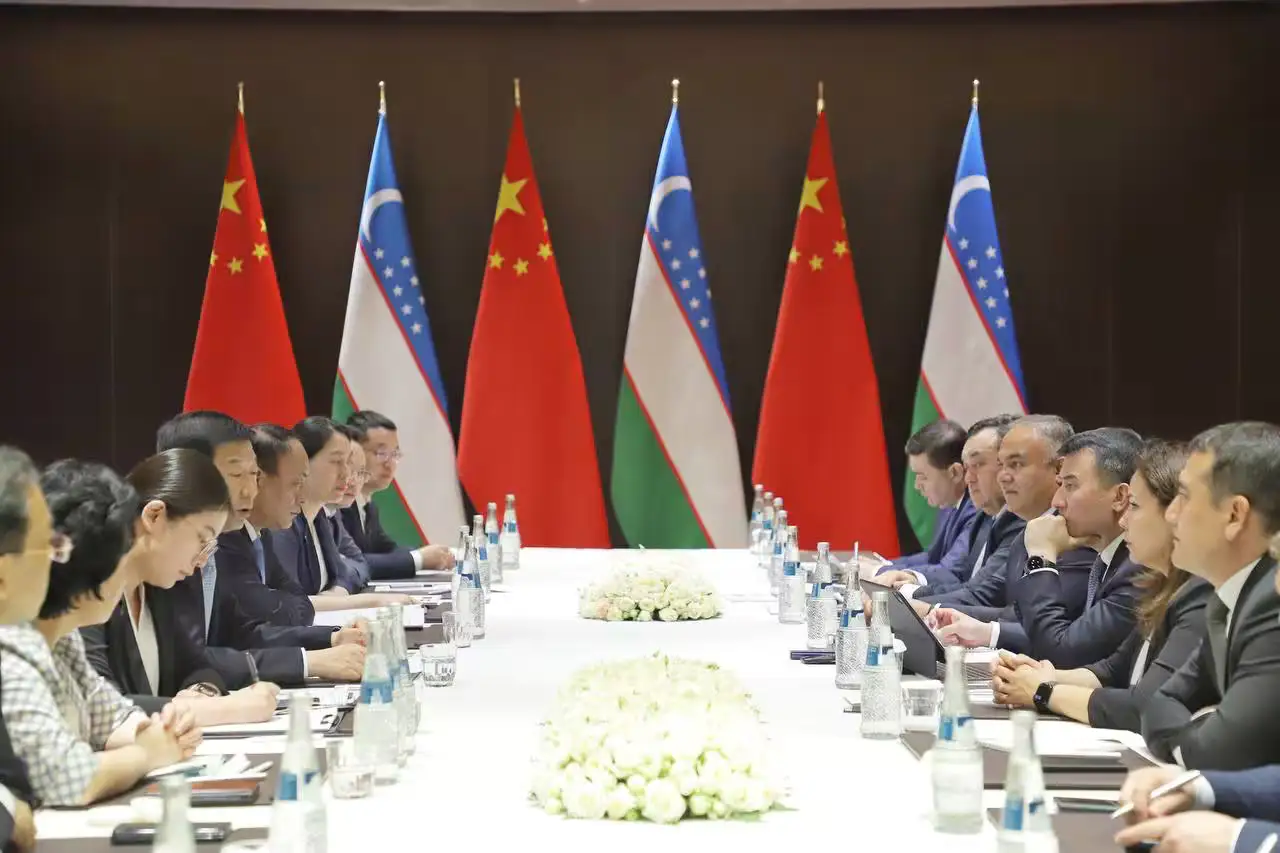 Uzbekistan, China sign new deals and boost regional ties at Samarkand Interregional Forum 