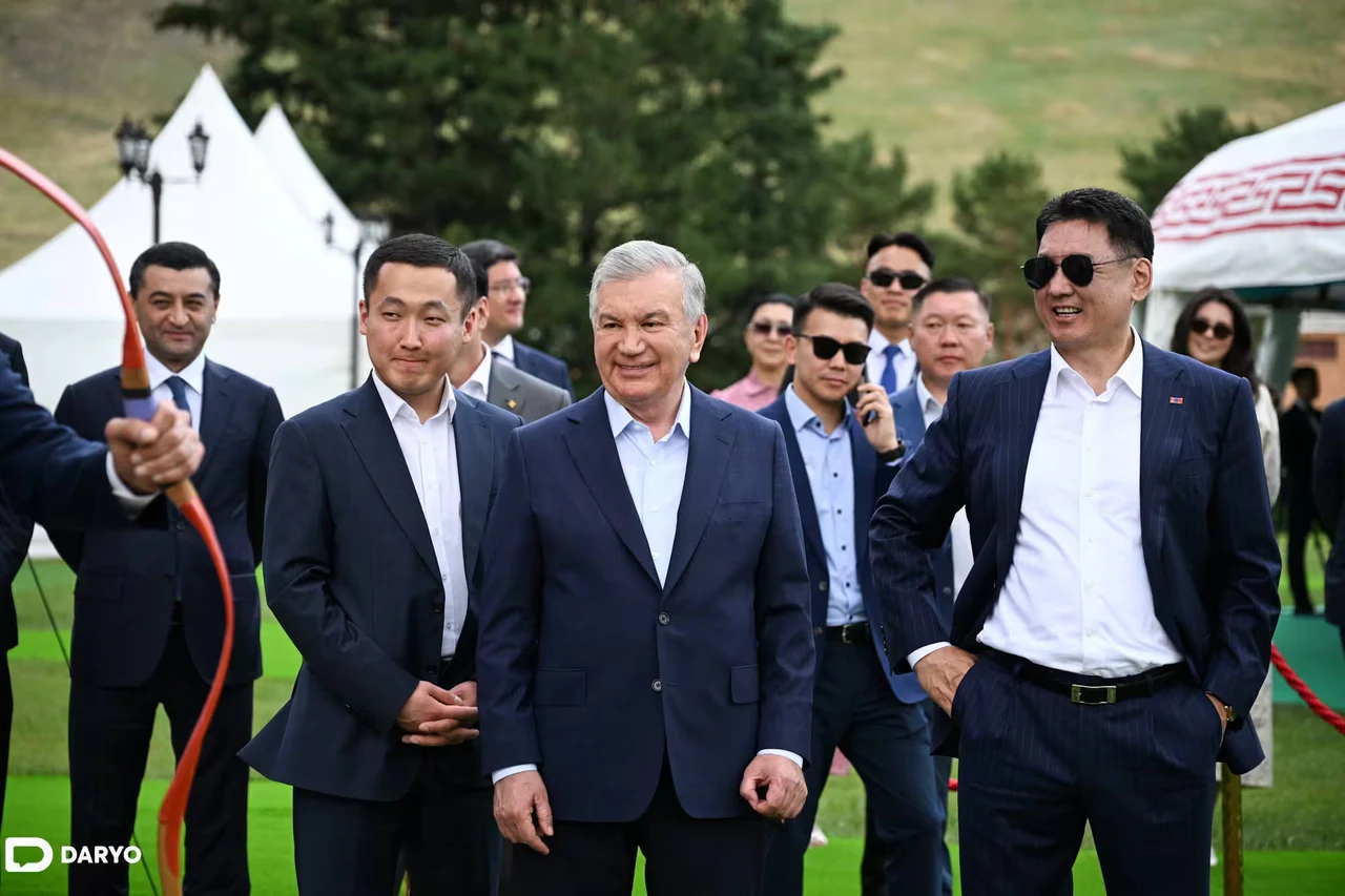 O‘zbekiston va Mo‘g‘uliston rahbarlari an’anaviy mo‘g‘ul bellashuvlarini tomosha qildi (foto)