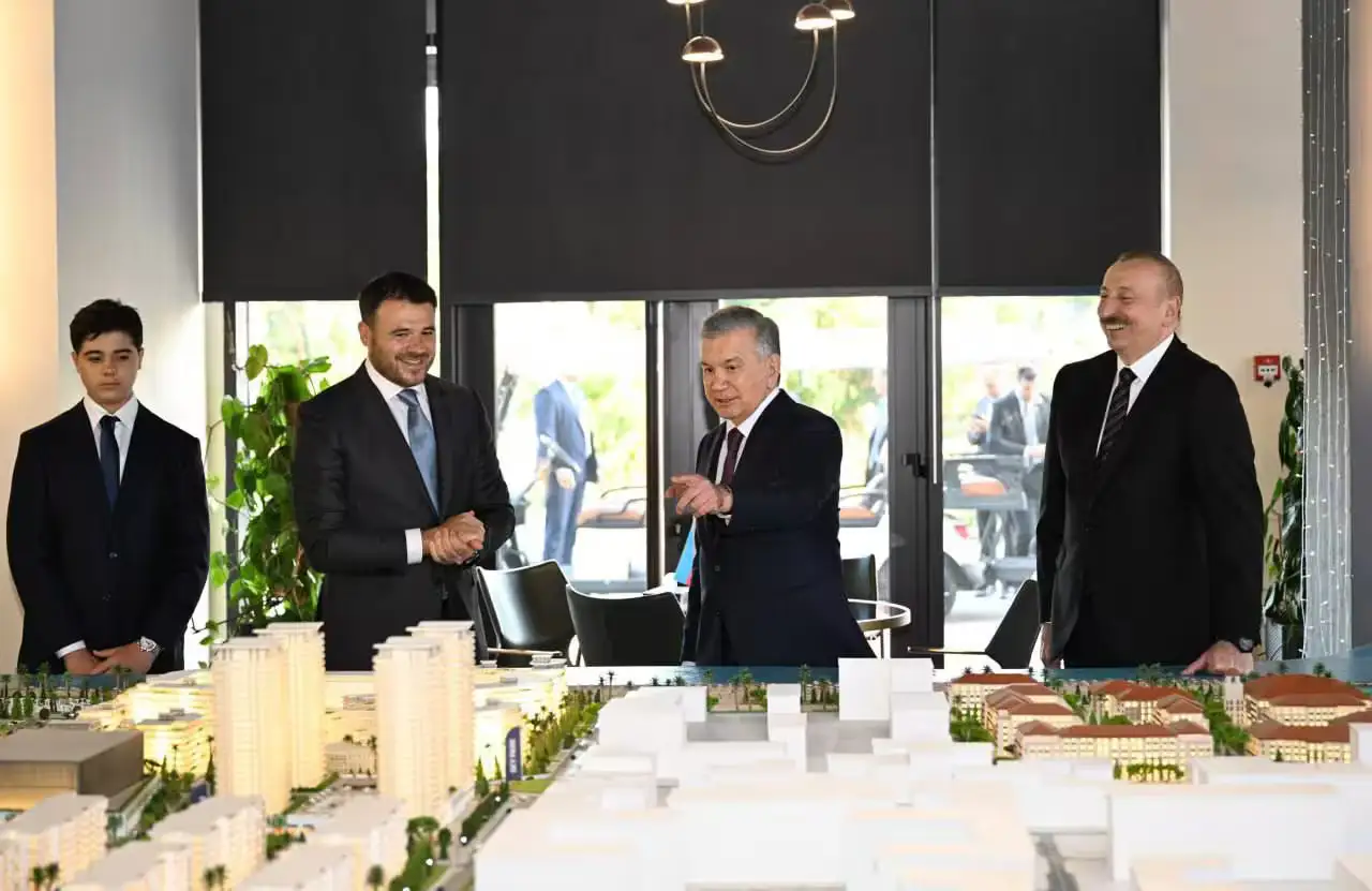 Shavkat Mirziyoyev Sea Breeze kurort majmuasi faoliyati bilan tanishdi