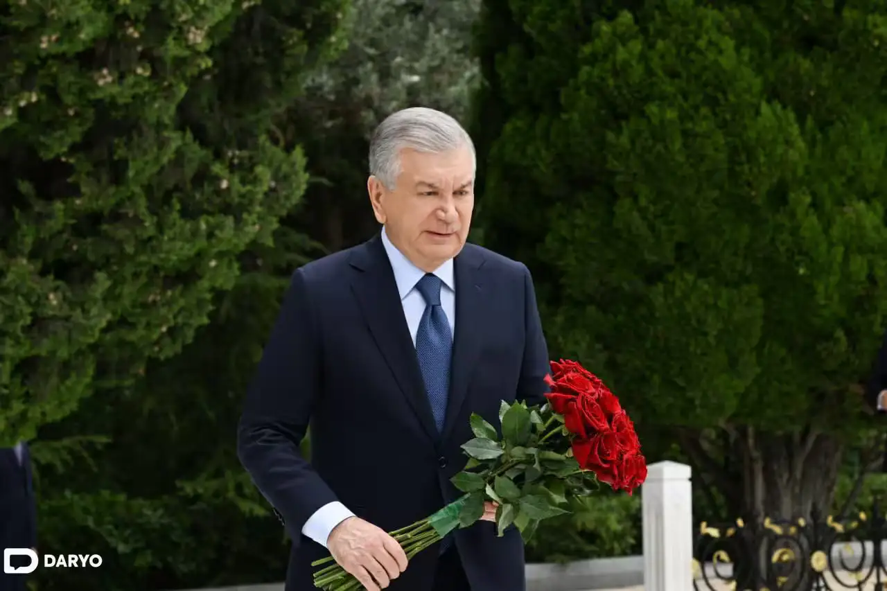 Shavkat Mirziyoyev Haydar Aliyev va Ozarbayjon vatanparvarlari xotirasiga hurmat bajo keltirdi (foto)
