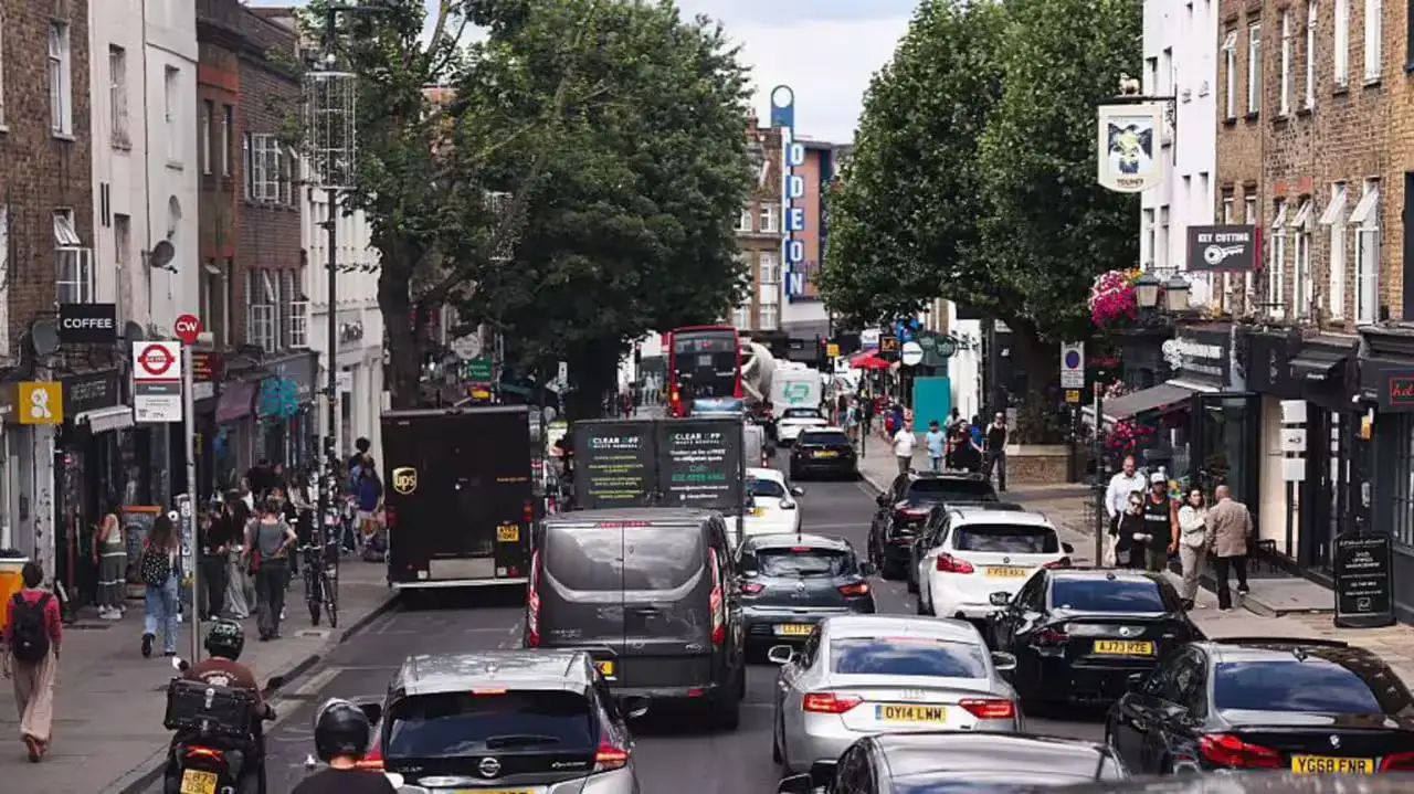 Buyuk Britaniyada 70 yoshdan oshgan haydovchilarga rulga o‘tirish taqiqlanishi mumkin