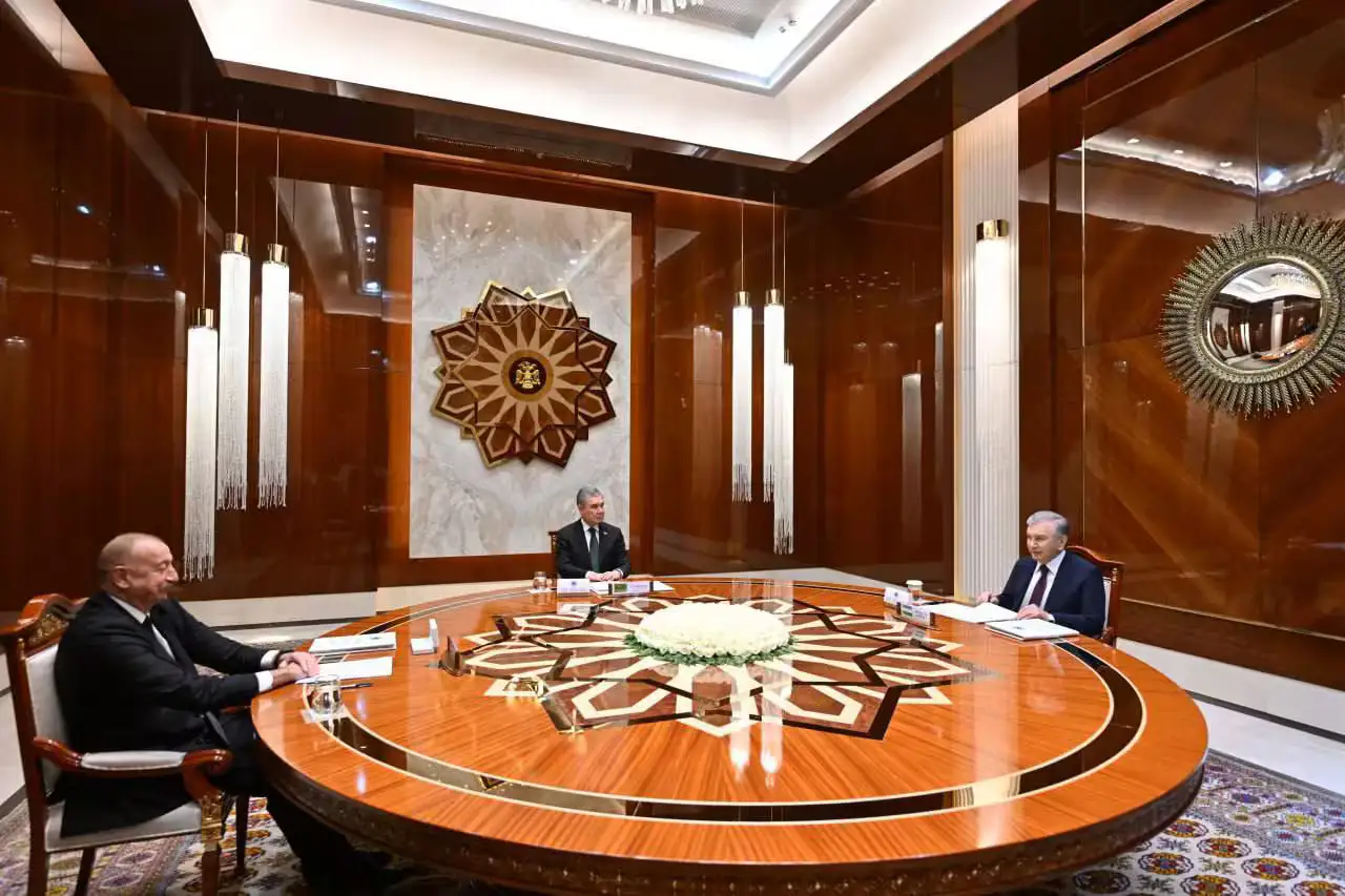 Avazada uch tomonlama muloqot: tranzit, energetika va savdo sohalarida yangi yo‘nalishlar belgilandi