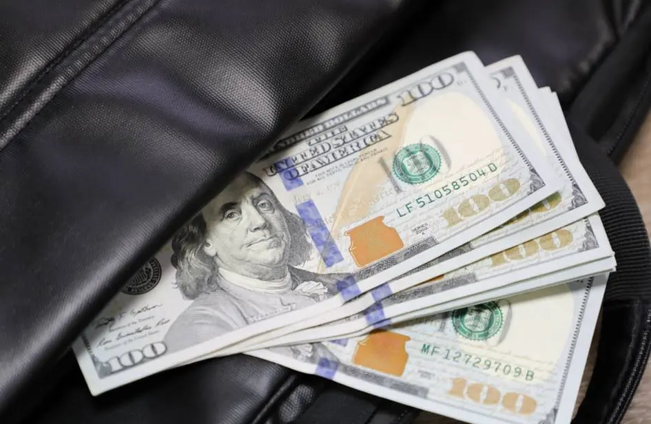 O‘zbekistonda dollar uch kunlik pastlashdan keyin ko‘tarildi