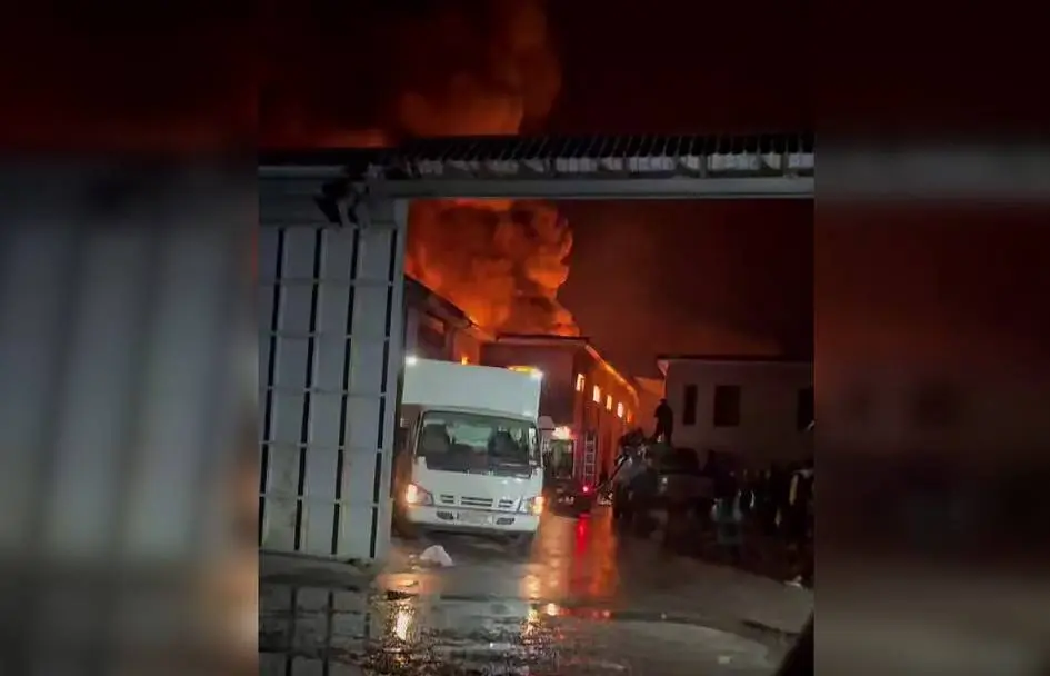 В одном из цехов Ташкентской области произошел крупный пожар
