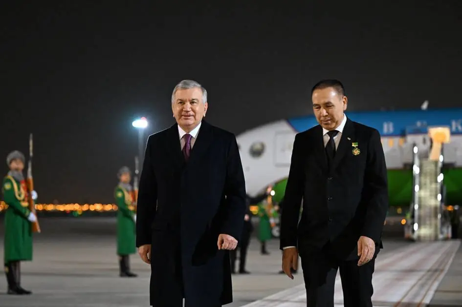 Шавкат Мирзиёев прибыл в Туркменистан