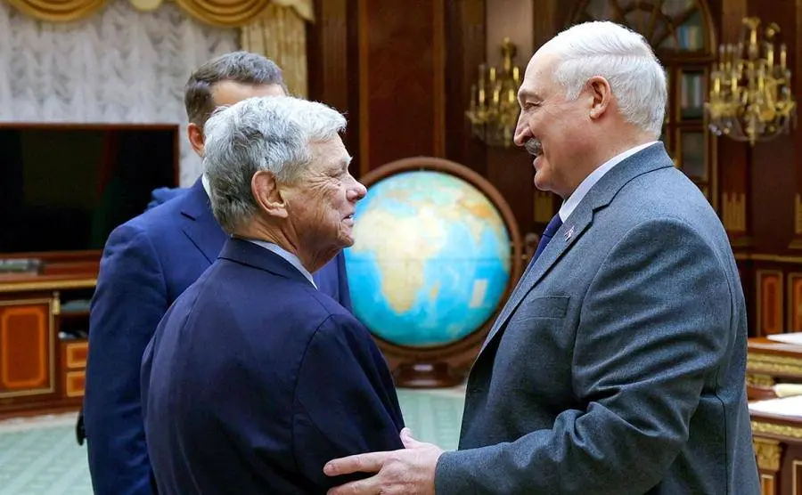 Лукашенко 123 нафар сиёсий маҳбусни афв этди
