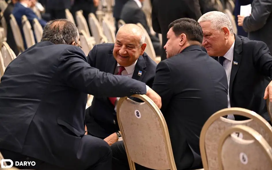 Murojaatnoma oldidan gurunglar — fotoreportaj
