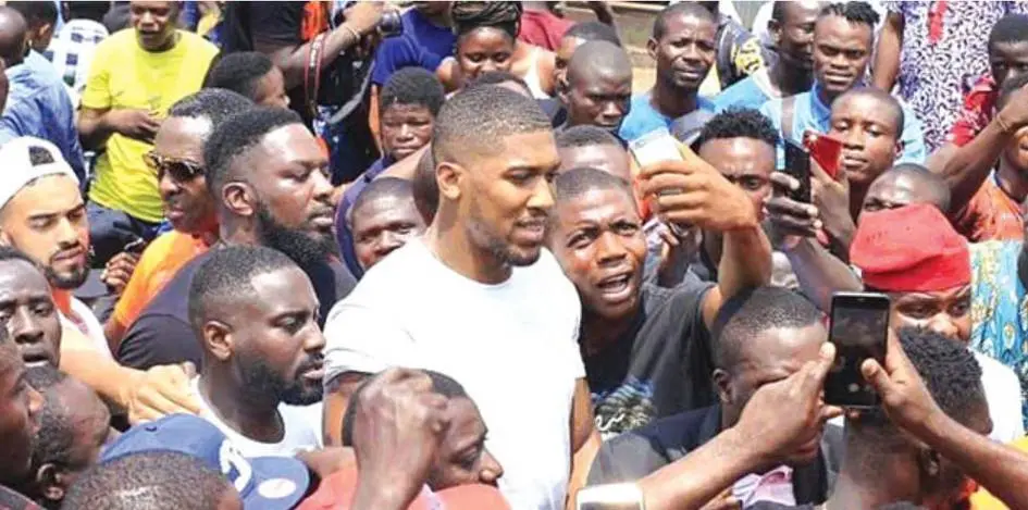 Entoni Joshua Nigeriyada YTHga uchradi (video)