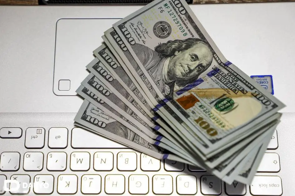 O‘zbekistonda dollar to‘rt kunlik ko‘tarilishdan so‘ng tushdi