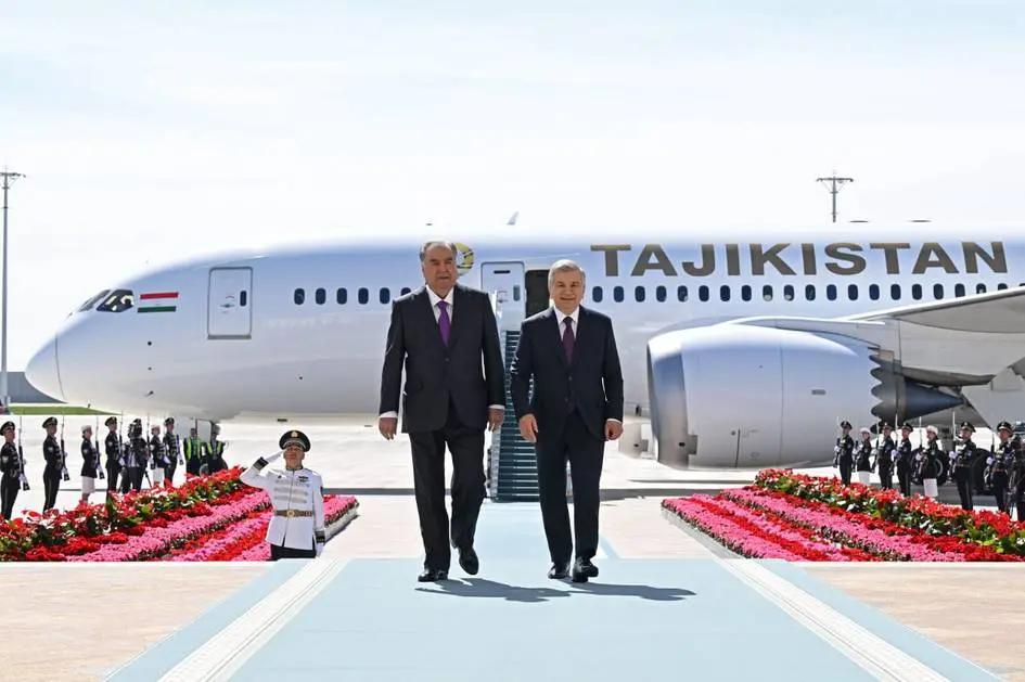Самолет Эмомали Рахмона приземлился в аэропорту «Ташкент-Хумо»