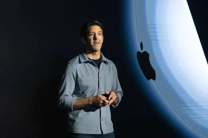 Apple Тим Кук ўрнига янги бош ижрочи директор тайинлади