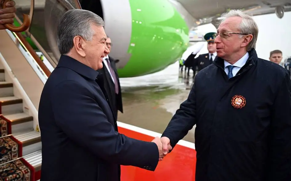 Shavkat Mirziyoyev amaliy tashrif bilan Moskvaga yetib bordi