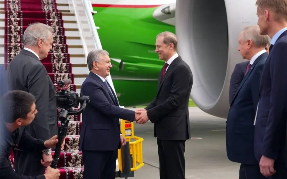 Shavkat Mirziyoyev amaliy tashrif bilan Sankt Peterburgga yetib bordi