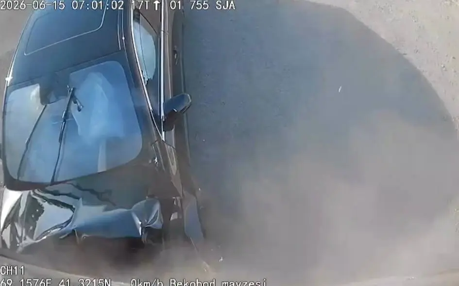 В Ташкенте школьник на BYD врезался в пассажирский автобус