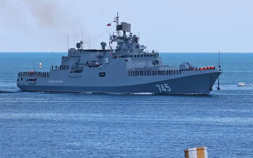 Россия ҳарбий кемаси Ла-Манш бўғозида Британия яхтасига ўқ узди