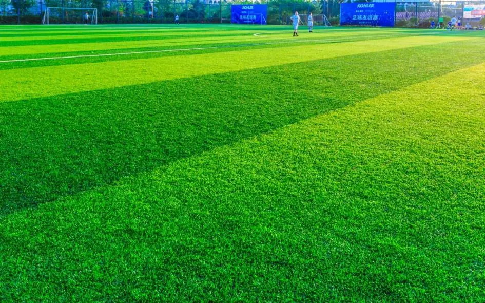 Bu qiziq. Futbol maydonidagi maysa nega yo‘l-yo‘l chiziqli bo‘ladi?