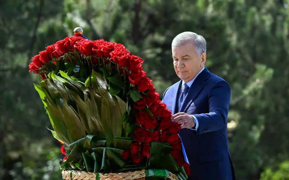 Шавкат Мирзиёев почтил память Ислама Каримова (фото)