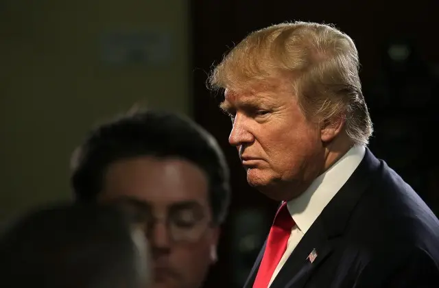 АҚШ Тарих музейи кўплаб хатоликлар топилганлиги туфайли Трамп ҳақидаги китобни сотишни тўхтатди
