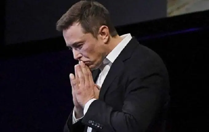 Tesla aksiyadorlari Ilon Maskni almashtirishni istamoqda