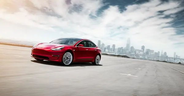 Ilon Mask Tesla Model 3 ning hamyonbop talqinini namoyish etdi