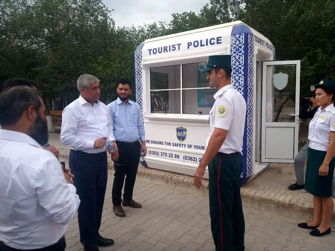 Хива шаҳрини саёҳат қилаётган Афғонистон Бош прокурори Хоразм вилояти ИИБ ходимлари билан суҳбатлашди