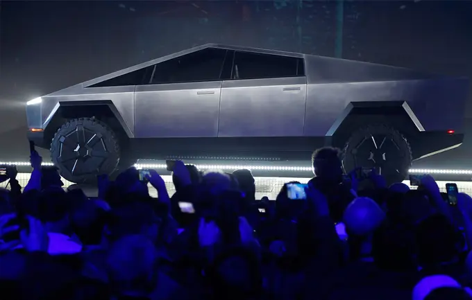 Ilon Mask Tesla birinchi elektromobil pikapini namoyish qildi (foto+video)