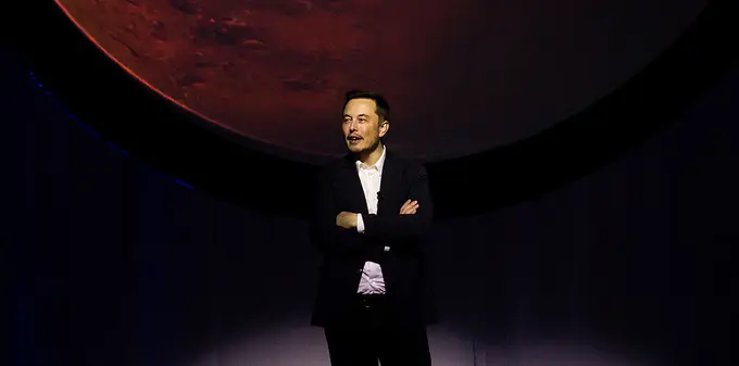 Ilon Mask Marsga parvozlar uchun mo‘ljallangan raketani tez orada ishga tushirishga va’da berdi