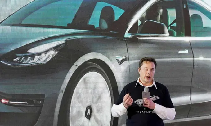 Tesla aksiyadorlariga Ilon Maskni kompaniya direktorlar kengashidan chiqarib yuborish tavsiya etildi. U noqonuniy boyishda gumonlanmoqda