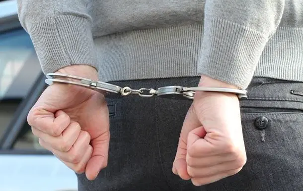 Францияда 841 марта полицияга қўнғироқ қилиб, ходимларни ҳақорат қилган йигит ҳибсга олинди