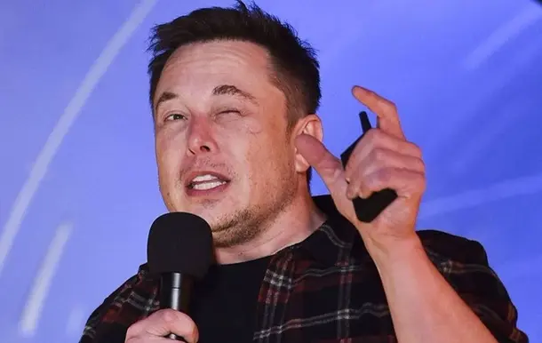 Tesla Ilon Maskning hazilidan keyin alkogol sotishni boshladi