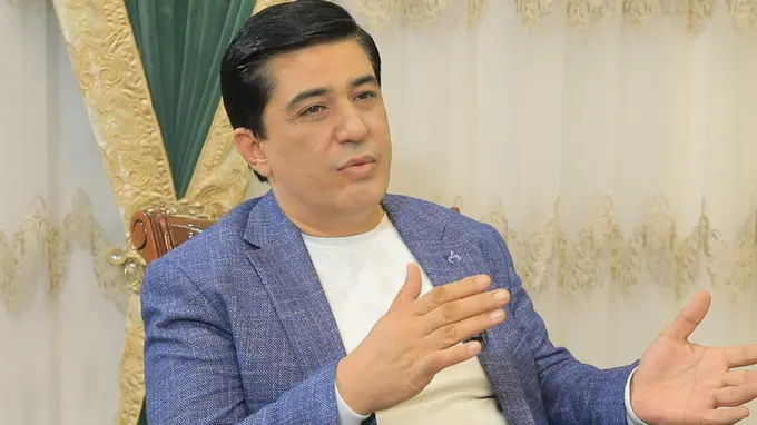 Оғабек Собиров узоқ йиллар давлатнинг асосий тадбирлардан «тушиб қолиши» сабабига ойдинлик киритди (видео)