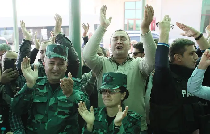 Жаҳон ҳафта ичида. Озарбайжоннинг Қорабоғдаги ғалабаси, коронавирусдан рекорд, Туркманистонда итга қўйилган ҳайкал