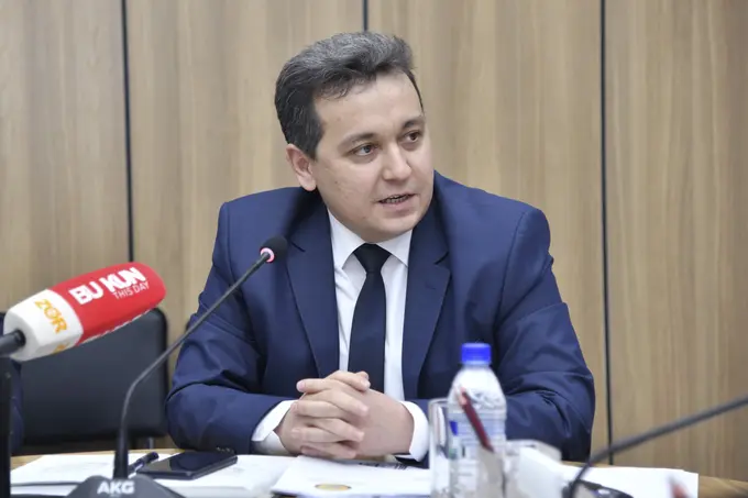 Шерзод Шерматов: «Мактаблар таълим берадиган эмас, иш берадиган муассасага айланиб қолган»