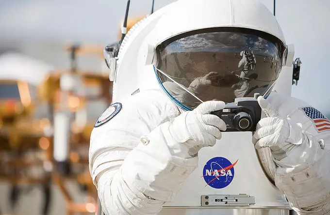 Ilon Mask NASA’ga kosmik kostyumlar ishlab chiqarishda yordam taklif qildi