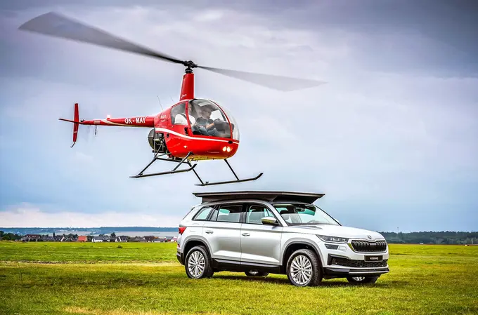Видео: Skoda Kodiaq’нинг том қисмига қўнган вертолёт