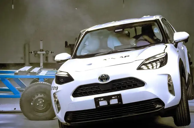 Toyota кроссовери краш-тестлардан аъло даражада ўтди (видео)