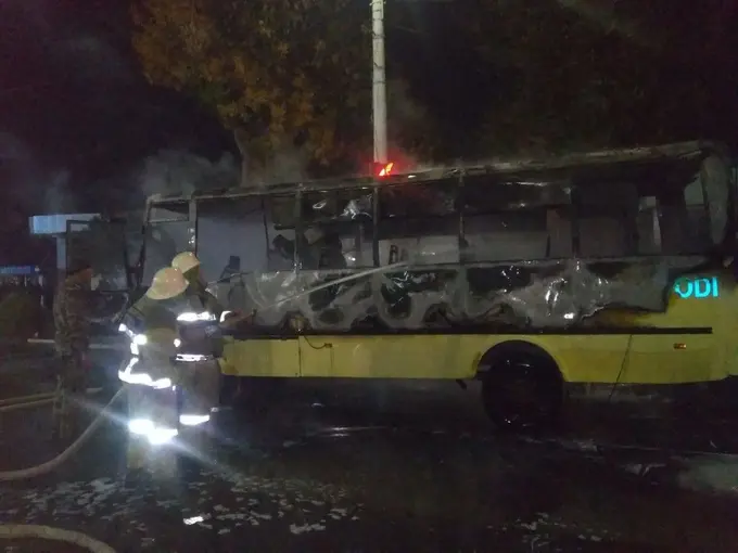 Фарғонада автобус ёниб кетди